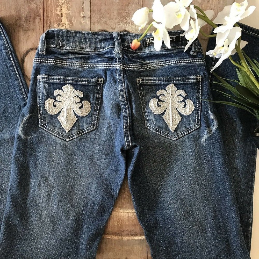 Red Rivet Destroyed Jeans Juniors - Picture 6 of 7